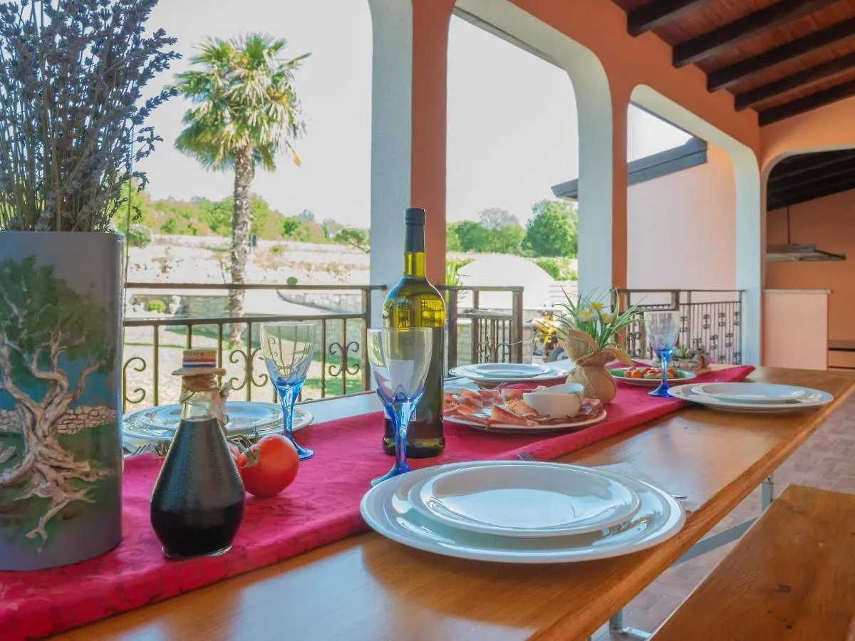 Holiday Home Medica - Pzn318 By Interhome Tinjan